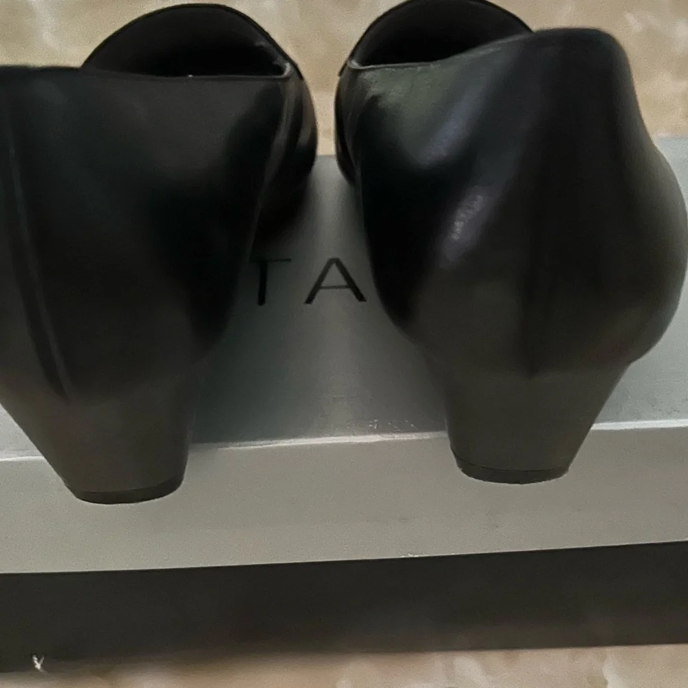 AEROSOLES Lovely Wedge Pumps - Picture 3 of 6